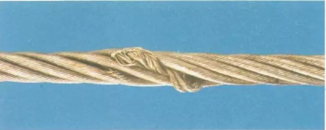 起重机钢丝绳单股绳芯挤出立即报废。